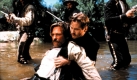 Nicht nur zarte Frauenzimmer sind durch die Schwindsucht dahin gerafft worden. Auch harte Kerle, wie Doc Holliday, der mit dem berchtigten Revolverhelden Wyatt Earp und dessen Brdern an der Schieerei am O.K. Corral beteiligt war. Der durch Tuberkulose dahinschwindende Doc Holliday wurde 1993 von Val Kilmer in dem Film Tombstone dargestellt. Ein Jahr spter schlpfte Dennis Quaid in die Rolle des zermergelten Cowboys in dem Western Wyatt Earp. Foto: dpa