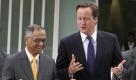British Prime Minister David Cameron, right, talks to Infosys Technologies Chairman N. R. Narayana Murthy, at the company's headquarters in Bangalore, India, Wednesday, July 28, 2010. Cameron and a massive delegation of Cabinet ministers and dignitaries fanned out across India on Wednesday in a visit aimed at rebuilding trade relations and other ties between the two nations.  (AP Photo/Aijaz Rahi) Foto: ap