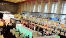 Überschaubar: Die Popkomm im Flughafen Tempelhof. Foto: dpa