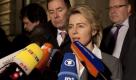 Bundesarbeitsministerin Ursula von der Leyen (CDU) gibt am Montag (24.01.11) vor der Landesvertretung von Hamburg in Berlin vor Beginn eines Spitzentreffens des Vermittlungsausschusses zur Hartz-IV-Reform ein Pressestatement. Eine Spitzenrunde aus Vertretern von Bund und Laendern ist am Montagabend in Berlin zusammengekommen, um im festgefahrenen Streit ueber die Hartz-IV-Reform Kompromissmoeglichkeiten auszuloten. (zu dapd-Text) Foto: Maja Hitij/dapd Foto: ddp