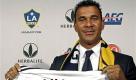 Sein Club verbot ihm damals den Flug: Ruud Gullit sollte 1989 eigentlich mit anderen niederländischen Spielern surinamischer Abstammung nach Afrika fliegen und dort bei Benefizspielen mitkicken. Doch sein Club verbot ihm den Flug - 16 weitere Profis reisen nach Surinam und sterben auf dem Rückweg. Unter ihnen Lloyd Doesburg von Ajax Amsterdam oder Andy Scharmin (FC Twente).  Foto: dapd