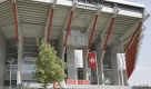 12. Fritz-Walter-Stadion - Kaiserslautern (48.500) - 1. FC Kaiserslautern 
ARCHIV - Das Fritz-Walter-Stadion in Kaiserslautern, das Heimstadion des 1. FC Kaiserslautern (Archivfoto vom 06.05.2007). Der Bund der Steuerzahler hat in Rheinland-Pfalz und dem Saarland sieben Fälle von tatsächlicher oder möglicher Verschwendung von Steuergeldern angeprangert. Als besonders drastisches Beispiel nennt die Organisation in ihrem am Donnerstag in Berlin vorgestellten Schwarzbuch das Fritz-Walter-Stadion in Kaiserslautern. Foto: Ronald Wittek (zu lrs 7245 vom 09.10.2008) +++(c) dpa - Bildfunk+++  Foto: dpa