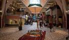 Shoppen und Bummeln wie an Land: Auf der Allure Of the Seas  gibt es nichts, was es nicht gibt: Cafés, Restaurants, Imbisse oder Shops zum Einkaufen - die Gäste finden alles was das Herz begehrt. Foto: Franz Neumeier/srt