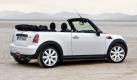 Der Standard-Mini-One verbraucht 5,5 Liter Super auf 100 Kilometern, was einem CO2-Ausstoß von 128 Gramm entspricht. Die Modelle Clubman und Cabriolet liegen mit 5,6 sowie 5,8 Litern Verbrauch nur knapp darüber. Der neue Mini One Edition Minimalism wird ausschließlich als Limousine angeboten. Foto: press-inform
