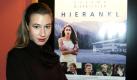 Die Hauptdarstellerin des Films 'Hierankl', Johanna Wokalek, posiert am Donnerstag (06.11.03) in 'Marias Kino' in Bad Endorf anlaesslich der Filmpremiere von 'Hierankl'. Der Film wurde im Sommer 2003 im Rahmen der Muenchener Filmtage in mehreren Kategorien ausgezeichnet. Foto: Johannes Simon/ ddp Foto: ddp
