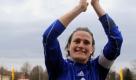 Fussball, 1. Bundesliga der Frauen, 22. Spieltag, 1. FFC Frankfurt - FC Bayern Muenchen, Sonntag (13.03.11), Stadion am Brentanobad, Frankfurt am Main: Frankfurts Torhueterin Nadine Angerer bedankt sich nach dem Spiel bei den Fans. Das Spiel endete 8:2.  Foto: dapd