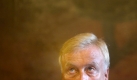 Hamburgs Bürgermeister Ole von Beust (CDU) nimmt im Hamburger Rathaus an einer Pressekonferenz zur Ausbildungsplatzsituation teil. Mit mehr Ausbildungsplätzen und besserer Berufsorientierung will Hamburg Problemen begegnen, die durch den doppelten Abiturjahrgang 2010 entstehen. Foto: dpa