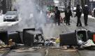 Demonstranten haben am Samstag, 13. Februar 2010, in Dresden, Sachsen, eine Strasse blockiert, um rechten Demonstranten den Zugang zu ihrem Veranstaltungsort zu verwehren. Anlaesslich des 65. Jahrestages der Bombardierung Dresdens finden in der Stadt am heutigen Samstag Kundgebungen, Demonstrationen und Gedenkveranstaltungen statt. (apn Photo/Matthias Rietschel) ---  Demonstrators erect a blockade during a rally to remember the victims of Dresden`s destruction at the end of WWII in Dresden, Germany, Saturday, Feb. 13, 2010, on the occasion of the 65th anniversary of the bombing. (apn Photo/Matthias Rietschel) Foto: ap