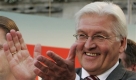 Der ehemalige Kanzleramtschef von Gerhard Schröder nutzte seine guten Kontakte nach Russland und in die USA als Außenminister und Vizekanzler. Seit Beginn der Wirtschaftskrise war der 53-Jährige immer mehr als Krisenmanager im eigenen Land gefragt: Banken, Opel, Arcandor. Die Aussichten auf einen Sieg des SPD-Kanzlerkandidaten sind eher schlecht, rückten aber nach dem Superwahlsonntag vom 30. August wieder in den Bereich des Möglichen. Foto: ap
