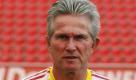Platz 13: Jupp Heynckes hat unter dem Bayerkreuz einen starken Kader versammelt. Gewachsen sind bei Bayer Leverkusen aber auch die Ansprüche. Mit erfahrenen Spielern wie Michael Ballack und Sami Hyypiä wäre ein erneuter Einbruch in der Rückrunde inakzeptabel. Sollte Heynckes das Ziel Champions League früh aus den Augen verlieren, droht eine Ablösung. Sonst hat der Altmeister nichts zu befürchten. Quote: 16:1 und Platz 12 bei mybet.de. Foto: ap
