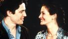 Die Schauspielerin Anna Scott (Julia Roberts) und der Buchhändler William Thacker (Hugh Grant) lächeln sich in dem neuen Kinofilm 'Notting Hill' (Szenenfoto) verliebt an. Die Romantikkomödie von Drehbuchautor Richard Curtis ('Vier Hochzeiten und ein Todesfall') und Regisseur Roger Michell kommt am 1. Juli 1999 in die deutschen Kinos
 Foto: dpa