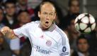 Noch ein Niederländer, von dem man sich ganz viel erwartete:Von Real Madrid wechselte Flügelflitzer Arjen Robben nach München. Die 24 Millionen Euro Ablöse waren gut angelegt:Gleich in seinem ersten Spiel beim 3:0-Sieg gegen Meister Wolfsburg war Robben der überragende Mann auf dem Platz. Auch im weiteren Verlauf der Saison blieb er der Mann für die wichtigen Tore. Foto: ddp