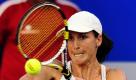 Arantxa Parra aus Spanien schlägt sich bei der ersten Runde der Mexican Tennis Open in Acapulco tapfer gegen ihre Gegnerin Sybille Bammer. Die Österreicherin musste wie auch in Sydney nach dem ersten Match aus dem Wettbewerb ausscheiden: Arantxa schlug sie mit 6 zu 7 und 6 zu 7. Foto: dpa