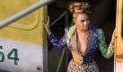 Singer Beyonce is seen as she joins the recording of Alicia Keys' music video  Put It In a Love Song at the Praca Maua square, in Rio de Janeiro, Tuesday, Feb. 9, 2010. Beyonce joined singer Alicia Keys who is filming in Rio de Janeiro's Dona Marta slum, turned famous by Michael Jackson's clip, They Don't Care About Us.  (AP Photo/Felipe Dana) Foto: ap