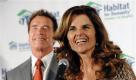 FILE -- In an April 26, 1986 file photo Maria Shriver, left, and Arnold Schwarzenegger pose outside St. Francis Xavier Church, in Hyannis, Mass., after they were married. Former California Gov. Arnold Schwarzenegger and his wife of 25 years, Maria Shriver, announced Monday May 9, 2011, that they are separating. (AP Photo/Mike Kullenfile)

Nach 25 Jahren Ehe haben sich Arnold Schwarzenegger und seine Frau Maria Shriver getrennt. Das gab das Paar am Montag in einer gemeinsamen Stellungnahme bekannt. 'Nach langem Nachdenken, Diskussionen und Gebeten haben wir diese Entscheidung gemeinsam getroffen', hieß es in der Mitteilung. 'Momentan leben wir getrennt und arbeiten an der Zukunft unserer Beziehung.'

Los Angeles (dapd). Nach 25 Jahren Ehe haben sich Arnold Schwarzenegger und seine Frau Maria Shriver getrennt. Das gab das Paar am Montag in einer gemeinsamen Stellungnahme bekannt. 'Nach langem Nachdenken, Diskussionen und Gebeten haben wir diese Entscheidung gemeinsam getroffen', hieß es in der Mitteilung. 'Momentan leben wir getrennt und arbeiten an der Zukunft unserer Beziehung.'

Im Januar hatte Schwarzenegger seine siebenjährige Amtszeit als Gouverneur des US-Staates Kalifornien beendet und sich seinen Vortragsreisen und Projekten in der Unterhaltungsindustrie gewidmet. Nach einem Bericht der Zeitung 'Los Angeles Times' zog Shriver bereits vor einigen Wochen aus dem gemeinsamen Haus in Brentwood aus. Um seine vier Kinder will sich das Paar weiterhin gemeinsam kümmern. 'Sie sind das Licht und der Mittelpunkt unserer beider Leben', hieß es in der Stellungnahme.

dapd/80,rd/ddu Foto: dapd