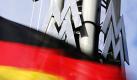 Eine deutsche Fahne weht vor dem charakteristischen Turm mit den zwei M der Leipziger Messe. Die Leipziger Messen rund um das Thema Auto bekommen Verstärkung. Die mit dem Wechsel der internationalen Automobilshow AMI in den zwei-Jahres-Rhythmus entstandene Lücke soll künftig die Amistyle füllen, teilte der Vorstandschef der Messe Leipzig mit. Die Messe für Car-Styling gibt es ab 2011 in den AMI-freien Jahren im Verbund mit der bereits etablierten Amitec für Service und Werkstatt sowie der Amicom für Unterhaltungs- und Kommunikationstechnik im Auto.  Foto: dpa
