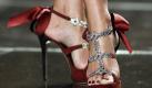 Hoch zu Fuß mit Schleifchen und Strass: Schuhe des portugiesischen Designers Luis Onofre. Foto: Jose Coelho Foto: dpa