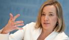 Kristina Schröder (CDU), Bundesministerin für Familie, Senioren, Frauen, erläutert am Mittwoch (18.05.2011) auf einer Pressekonferenz in ihrem Ministerium in Berlin gemeinsam mit Vertretern der kommunalen Spitzenverbände den Ausbau der Kinderbetreuung. Foto: Tobias Kleinschmidt dpa/lbn (zu dpa 0777 'Länder sparen beim Ausbau der Kinderbetreuung' vom 18.05.2011) +++(c) dpa - Bildfunk+++  Foto: dpa/bundesregierung.de