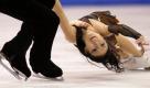 Pang Qing and Tong Jian of China skate during the pairs short program competition at the World Figure Skating Championships in Los Angeles, Tuesday March 24, 2009. (AP Photo/Jae C. Hong) Foto: ap