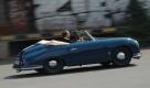 Für ungetrübten Fahrspaß in der kommenden Saison (hier in einem Porsche 356) muss man sich jetzt noch einmal mit Liebe und Pflegeprodukten seinem mobilen Kleinod widmen. Foto: pi