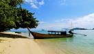 Thailand ist gleich Sextourismus? Weit gefehlt. Die Insel Phuket mit ihren exotischen Stränden - hier Phang Nga Bay - hat noch viel mehr zu bieten. Wer nicht nur in der Sonne braten möchte, kann mit dem Boot die tropische Wunderwelt erkunden. Foto: flickr/Jeff Gunn/Creative Commons Licence