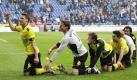 31. Spieltag, 2:1 beim FC Schalke: Mit Gier, Kampfgeist und Leidenschaft holen Sebastian Kehl  Co. auch den zweiten Derbysieg der Saison. Danach steht endgültig fest, dass Dortmund die Meisterschale nicht mehr zu nehmen ist.  Foto: dapd