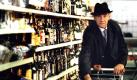 Harald Juhnke in Der Trinker: Die Darstellung des alkoholsüchtigen Erwin Sommer war eine der letzten großen schauspielerischen Leistungen des 2005 verstorbenen Juhnke. Die Rolle schien ihm auf den Leib geschneidert zu sein, sorgte er doch immer wieder mit ausgedehnten Trinkgelagen und anschließenden Entziehungskuren für Schlagzeilen im Blätterwald. Foto: dpa