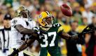Sam Shields von Green Bay und Devery Henderson von den Saints ließen es krachen: Gleich zum Auftakt der National Football League (NFL) bekamen die Zuschauer ein furioses Spiel zu sehen. Der Super-Bowl-Sieger Green Bay Packers besiegte den Titelanwärter New Orleans Saints auf eigenem Platz mit 42:34. Foto: dapd