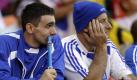 Tristesse statt Jubel: Die griechischen Fans hatten beim ersten Spiel ihrer Mannschaft in Gruppe B wenig Grund zur Freude. Foto: ap