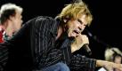 Die Toten Hosen werden bei den Zwillingsfestivals Rock am Ring und Rock im Park 2012 ihr 30. Bühnenjubiläum feiern. Für eine gelungene Geburtstagsfete sind ein paar Voraussetzungen unabdingbar: Sorgfältige Auswahl der Gäste, tolerante Nachbarn und eine geeignete Partylocation, heißt es in einer Mitteilung der Düsseldorfer Band. Darum hätten sich Campino und Co. für die beiden Mega-Events entschieden, denn irgendwie ist das sowieso unser eigenes Wohnzimmer. Foto: dpa