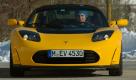 Elektrisierender Tesla Roadster Sport: Sein 292 PS starker Dreiphasenelektromotor erfreut den Fahrer schon beim ersten Tritt aufs Gaspedal mit 400 Newtonmetern Drehmoment. Foto: pi