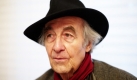 Magnum-Legende René Burri posiert in Hamburg in der Flo Peters Gallery. Bis Mitte Januar werden Fotografien einer der noch lebenden großen Fotolegenden des 20. Jahrhunderts ausgestellt. Foto: dpa