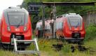 Zwei fabrikneue Züge vom Typ «Talent 2» der Deutschen Bahn AG: Die von Bombardier gebauten Nahverkehrszüge dieses Typs bereiten der Bahn offenbar weiter Probleme. «Wir testen die Züge derzeit und stoßen auf mehrere Schwachstellen», sagte der Technikvorstand der Bahn, Volker Kefer, dem Tagesspiegel (Samstagausgabe vom 26.11.11). Foto: dapd