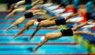 Schwimmer am Beginn des Wettbewerbs über 200 Meter bei den Commonwealth Games in Neu Delhi.  Für Furore sorgte kürzlich die Nachricht, Schwimmer hätten sich im Aufwärmbecken mit einem Magen-Darm-Virus infiziert.  Foto: dapd