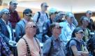 Besucher schauen sich am Freitag (03.09.10) in Berlin auf der Internationalen Funkausstellung (IFA) am Stand von Panasonic mit 3-D Brillen ein Video in 3D an. Die 50. IFA 2010 findet vom 3. bis 8. September statt. (zu ddp-Text) (weitere Bilder unter www.ddpimages.com) Foto: Nigel Treblin/ddp Foto: ddp