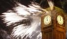 Fireworks explode over the Houses of Parliament, including St Stephen's Tower which holds the bell known as Big Ben as London celebrates the arrival of New Years Day Saturday, Dec. 1, 2011. (AP Photo/Alastair Grant) Foto: dapd