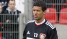 Beim Trainingsauftakt seinen Vereins Bayer Leverkusen sagte Michael Ballack kein Wort zu seinem Rausschmiss aus der Nationalmannschaft. Über die Pressestelle des Vereins ließ er eine Stellungnahme verbreiten. Foto: dapd