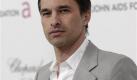 Actor Olivier Martinez arrives at the Elton John Oscar Party in West Hollywood, Calif. on Sunday, March 7, 2010. (AP Photo/Dan Steinberg)

Die Promi-Geburtstage vom 12. Januar 2010: Olivier Martinez
Vorspann: 	
Text: 	

Berlin (dpa) - In seiner Heimat Frankreich wurde Olivier Martinez als «neuer Alain Delon» gehandelt, in den USA erhielt er den Beinamen «französischer Brad Pitt»: Heute wird der César-Filmpreisträger 45 Jahre alt.

«Der Husar auf dem Dach» (1995) und «Untreu» (2002) sind seine international vielleicht bekanntesten Filme, noch mehr aber machte und macht Oliver Martinez mit seinen glamourösen Beziehungen von sich reden. Momentan ist er mit der Hollywood-Schauspielerin Halle Berry («James Bond») zusammen, die er bei den Dreharbeiten zu dem Actionthriller «Dark Tide» kennengelernt hat.

Davor war Martinez vier Jahre lang bis Februar 2007 mit dem Popstar Kylie Minogue liiert - eine der großen Romanzen der Promi-Welt. Richtig prominent wurde die Beziehung allerdings erst, als Minogue im Frühjahr 2005 an Brustkrebs erkrankte. In Australien schnitten ihr die Ärzte sofort eine golfballgroße Geschwulst aus dem Körper. Anschließend flog sie zur Chemotherapie nach Paris, um in Martinez' Nähe zu sein.

Monatelang wurde das Schicksal des Paares rund um die Welt von den bunten Blättern aufmerksam verfolgt: wie sie die Haare verlor, wie die beiden Händchen haltend durch Paris wanderten, sie ein Schatten ihrer selbst, wie es ihr dann wieder besser ging und dies im italienischen Küstenstädtchen Portofino gemeinsam gefeiert wurde. Dann gaben die Ärzte Entwarnung.

In all der Zeit wich «Ollie» Martinez der 1,55 Meter kleinen Sängerin kaum von der Seite. «Er war immer für mich da. Er hat seine eigenen Pläne für mich zurückgestellt. Er ist der größte Ehrenmann, den ich jemals getroffen habe», sagte Minogue über ihn. Aber auch sie hat er schließlich verlassen.

Drei Jahre hielt die Beziehung mit Frankreichs Superstar Juliette Binoche («Die Liebenden von Pont-Neuf»). Dreieinhalb Jahre war er mit Mira Sorvino («Geliebte Aphrodite») zusammen. «Wenn man sich echte Hingabe wünscht, ist man bei Olivier an der falschen Adresse», sagte die Schauspielerin ernüchtert nach dem Beziehungs-Aus.

Oliver Martinez stammt aus einer Arbeiterfamilie - Vater Boxer, Mutter Sekretärin - und wuchs in der Pariser Banlieue auf. Die Schule ließ er früh hinter sich. Seine Ausbildung als Schauspieler erhielt er am Conservatoire National Supérieur d'Art Dramatique de Paris, der wohl bedeutendsten Schauspielschule Frankreichs.

Seine Karriere startete er Anfang der 90er Jahre an der Seite großer Schauspieler, die eine gute Schule für ihn waren und ihm alles abverlangten: «Ich habe meinen ersten Film mit Montand gedreht, meinen zweiten mit Mastroianni. Ich habe vor nichts Angst», meint Olivier Martinez.

NAME Foto: dapd