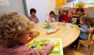 Kleinkinder spielen in einer Kindertagesstätte in Stuttgart zusammen mit ihren Betreuern. (Archivfoto) Foto: dpa
