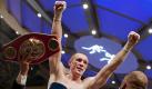 Wie ein Hurrikan: Box-Weltmeister Sebastian Sylvester wurde seinem Kampfnamen gerecht und fegte Herausforderer Billy Lyell (USA) aus dem Ring des Neubrandenburger Sportforums. Foto: dpa
