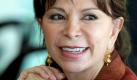 



Erfolgsautorin Allende erhält Chiles Nationalpreis
Vorspann: 	
Text: 	

Santiago de Chile (dpa) - Die chilenische Erfolgsautorin Isabel Allende (Das Geisterhaus) hat am Donnerstag den Nationalpreis für Literatur ihres Landes erhalten. Die Preisvergabe war vor allem bei Intellektuellen umstritten. Sie schreibe eher Bestseller als gute Literatur, lautet der häufigste Vorwurf. «Wenn es nach meinen Kollegen gegangen wäre, hätte ich den Preis nie bekommen», kommentierte die meistverkaufte Autorin Lateinamerikas die Ehrung. Allende, die schon seit langem in den USA lebt, ist erst die vierte Frau, die den renommiertesten Literaturpreis des südamerikanischen Landes erhält.

# dpa-Notizblock

* * * * Die folgenden Informationen sind nicht zur Veröffentlichung bestimmt

## dpa-Kontakte - Autoren: Jan-Uwe Ronneburger, +5411 58110140, und Mauricio Weibel - Redaktion: Martin Fischer, +49 30 285231302,

dpa ro/we xx n1 fi Foto: dpa