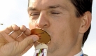 Mit Bert Grabsch geht im Einzelzeitfahren der Titelverteidiger an den Start. Er wurde 2008 mit rund 40 Sekunden Vorsprung Weltmeister. Sein ärgster Konkurrent in diesem Jahr ist Experten zufolge der Schweizer Fabian Cancellara. Der Olympiasieger gewann in diesem Jahr überlegen die Tour de Suisse sowie beide Zeitfahrten bei der Vuelta. In Spanien stieg er am Wochenende aus, um sich speziell für die WM vorzubereiten. Foto: dpa