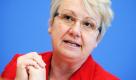 Bundesbildungsministerin Annette Schavan (CDU) spricht in Berlin über Veränderungen zur Anerkennung ausländischer Abschlüsse. Diese sollen künftig leichter anerkannt werden. Das soll die Integration von Einwanderern fördern und dem Fachkräftemangel entgegenwirken.  Foto: dpa
