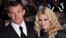 Auch ein Paar der Nullerjahre: Madonna und Guy Ritchie. Die beiden heirateten 2000 und bekamen einen gemeinsamen Sohn. Doch 2008 trennten sie sich, derzeit vergnügt sie sich mit dem 22-jährigen Jesus Luz. Foto: dpa