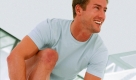 Die gute Nachricht: Einen Bierbauch wird man wieder los, wenn man denn regelmäßig trainiert. Am besten eignet sich Ausdauertraining: laufen, radeln oder schwimmen - und zwar mindestens dreimal pro Woche je 45 Minuten. Ernährungs-Tipp: Kleinere Mahlzeiten über den Tag verteilt sättigen länger und blähen den Bauch nicht auf. Bier ist selbstverständlich tabu, Pizza und Chips auch. Foto: dak