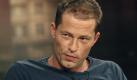 Til Schweiger: Eichinger hinterlässt Riesenlücke
Vorspann: 	
Text: 	

Berlin (dpa) - Der Schauspieler und Filmproduzent Til Schweiger (47) ist geschockt vom Tod seines Freundes Bernd Eichinger. «Sein Tod macht mich unendlich traurig», sagte Schweiger am Dienstagabend der Nachrichtenagentur dpa in Berlin.

«Er hinterlässt eine Riesenlücke.» Es gebe keinen mehr von seinem Schlag. «Über all dem, was er filmisch bedeutet hat, war er wirklich ein Freund. Jemand, den ich sehr geliebt habe und zu dem ich sehr aufgeschaut habe.» Seiner Meinung nach sei Eichinger «nie genug gewürdigt worden». Schweiger bekannte, er habe weinen müssen. «Ich war geschockt wie alle.»

«Ohne den Bernd wäre ich nicht da, wo ich bin. Bernd hat sich wahnsinnig für mich eingesetzt. Ohne Bernd hätte ich den 'bewegten Mann' nicht gespielt. Und Bernd hat mir wichtige Tipps gegeben, als ich gesagt habe, ich möchte selbst produzieren», sagte Schweiger bei der Premiere seines neuen Films «Kokowääh», der am 3. Februar in die Kinos kommen soll. Am Anfang sei Eichinger eine Art Mentor gewesen, später «ein enger Freund», sagte Schweiger.

Til Schweiger wurde in den 90er Jahren mit der von Eichinger produzierten Comic-Verfilmung «Der bewegte Mann» berühmt und produzierte später zum Beispiel die Erfolgskomödie «Keinohrhasen».
Ressort: 	Medien
Schlagworte: 	Film/Reaktionen/ Foto: dpa