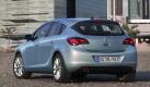 Das erste Nicht-VW-Modell in der Gunst der deutschen Autokäufer ist der Opel Astra. Mit 86.579 neu zugelassenen Modellen verpasst er 2011 knapp den Sprung aufs Treppchen. Foto: dpa
