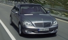 Schwbische Burg: Die S-Klasse aus dem Hause Mercedes-Benz bietet schon seit langem ihre Limousinen als 4matic-Version mit Allradantrieb an. Foto: news.de