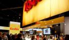 Kodak war ein Riese der Fotografie. Allerdings der analogen Fotografie. Die Umstellung auf den digitalen Markt hat der US-Konzern nicht bewerkstelligen können. Das ist erstaunlich, denn Kodak galt lange als absoluter Vorreiter in der Digitalfotografie. 1992 brachte das Unternehmen die Foto-CD auf den Markt, schon 1975 hatte ein Kodak-Ingenieur eine funktionstüchtige Digitalkamera erfunden. Doch den Massenmarkt konnten Kodaks Digitalprodukte nie erobern, Umsatz machte das Unternehmen fast ausschließlich mit analogen Filmen. So war es kaum eine Überraschung, als Kodak USA im Januar 2012 Insolvenz anmeldete. Foto: dpa