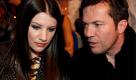 Kaum geschieden, schon mit neuer Frau am Arm unterwegs: Ex-Fußballprofi Lothar Matthäus ließ sich beim Boxkampf von Felix Sturm gegen Ronald Hearns mit Freundin Ariadne ablichten. Doch so ganz schien der neuen Flamme das Date nicht zu behagen, ihr Blick spricht eher von Enttäuschung. Foto: dapd